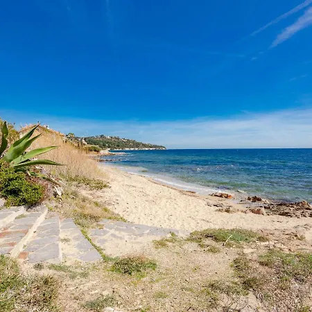 Holiday home Holiday Terra Cotta Beach Front By Interhome *